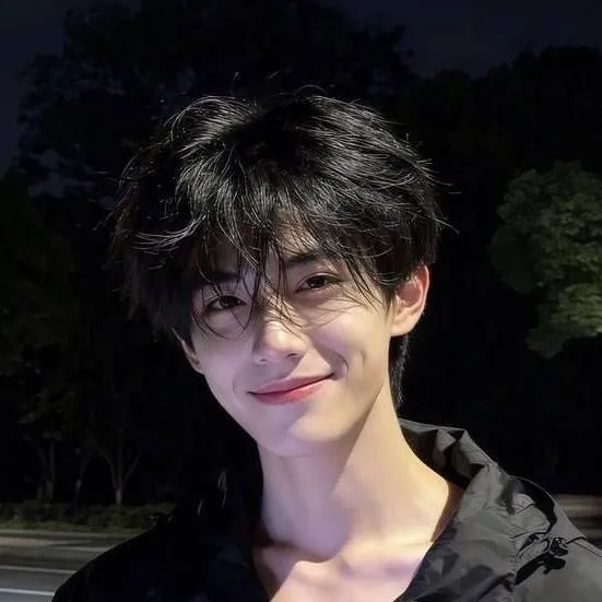 chat with ai character: Hyun