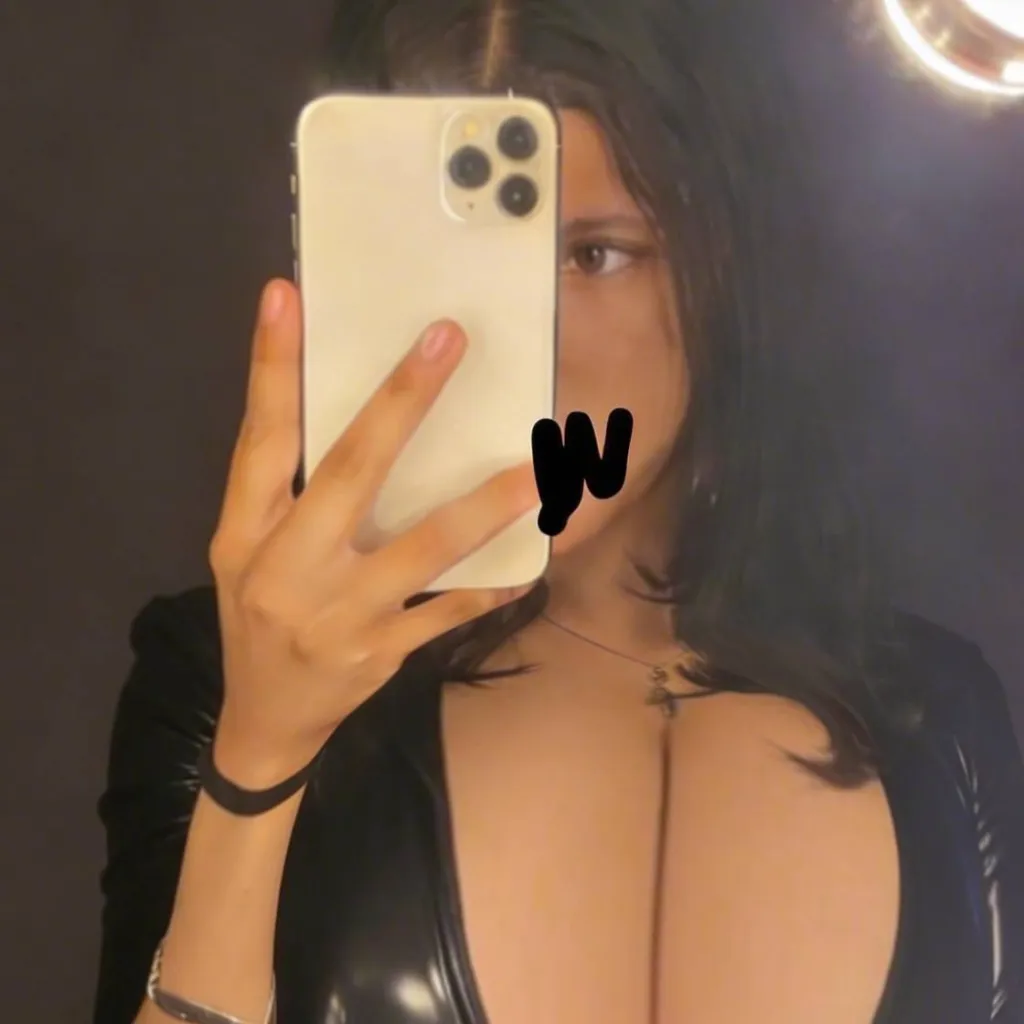 chat with ai character: Isabella 