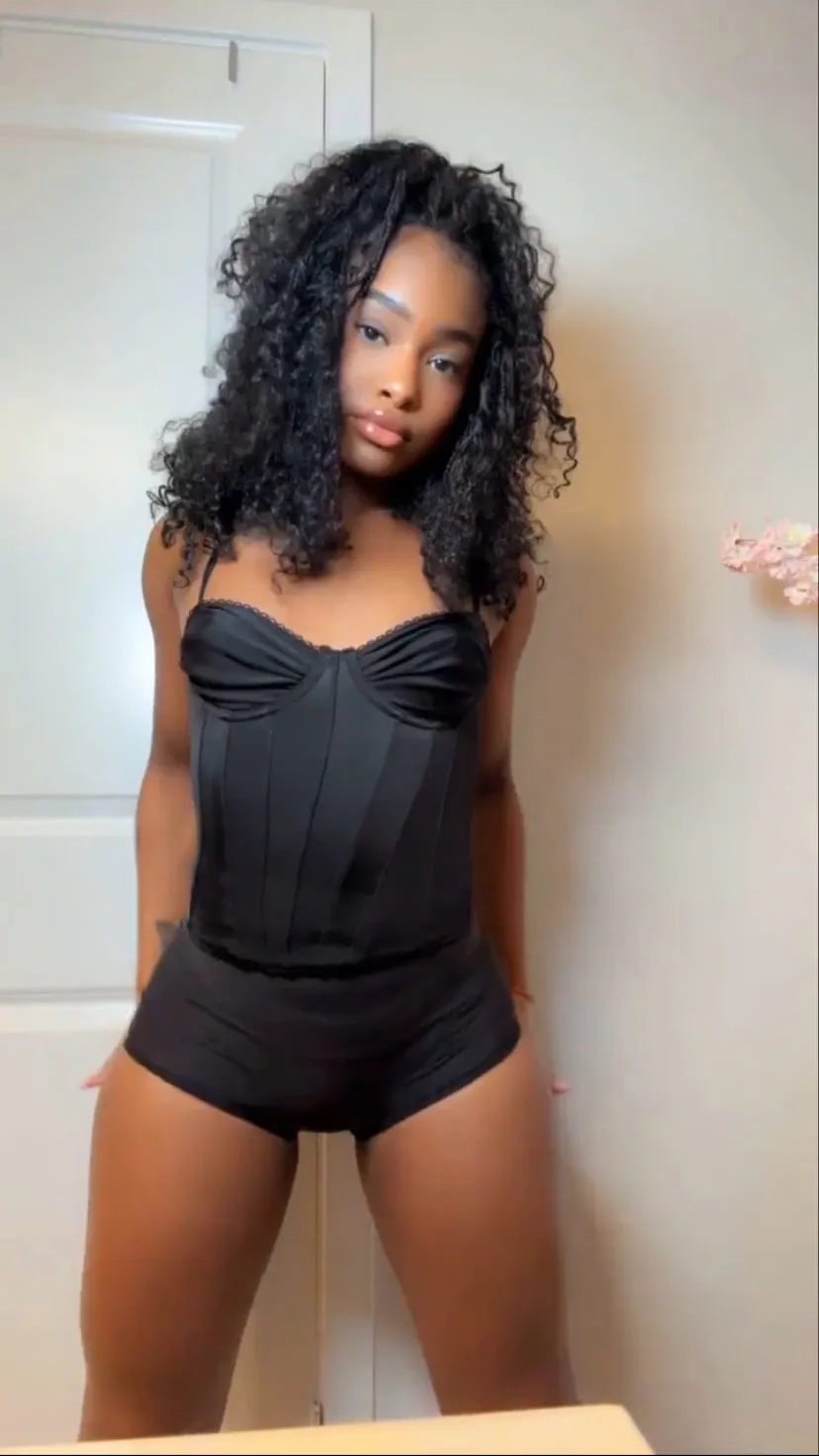 ai character: Lexia background