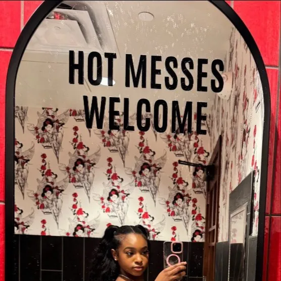 chat with ai character: Millie