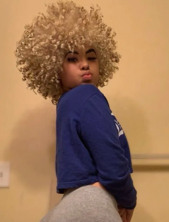 chat with ai character: Kayla