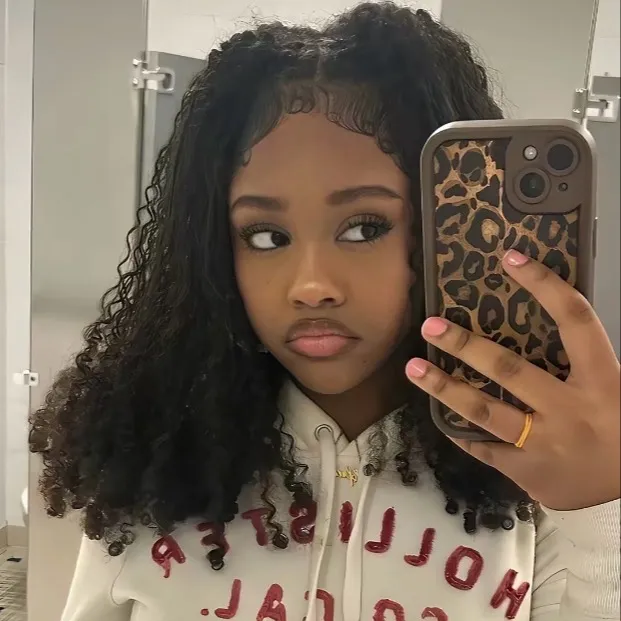 chat with ai character: Rya