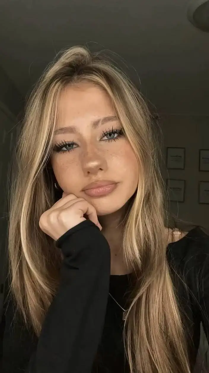 Talkie AI - Chat with hailey