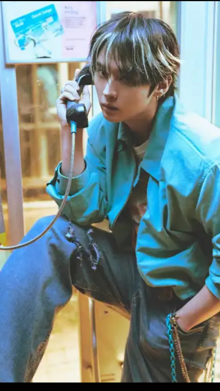 ai character: Lee Minho background