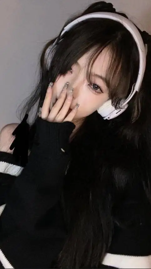 ai character: Kpop friend group background