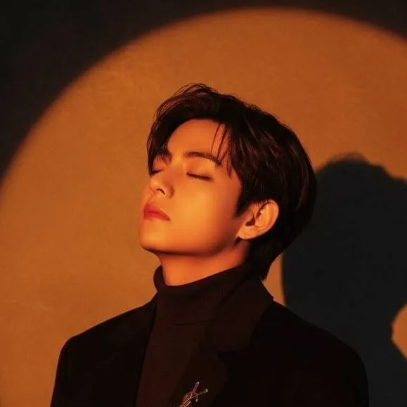 chat with ai character: Kim Taehyung 