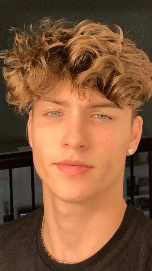 ai character: Alexander  background