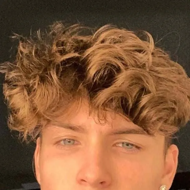 chat with ai character: Alexander 