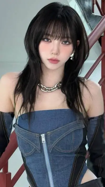 ai character: KARINA background