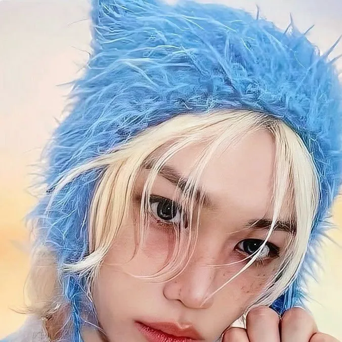 chat with ai character: LEE FELIX