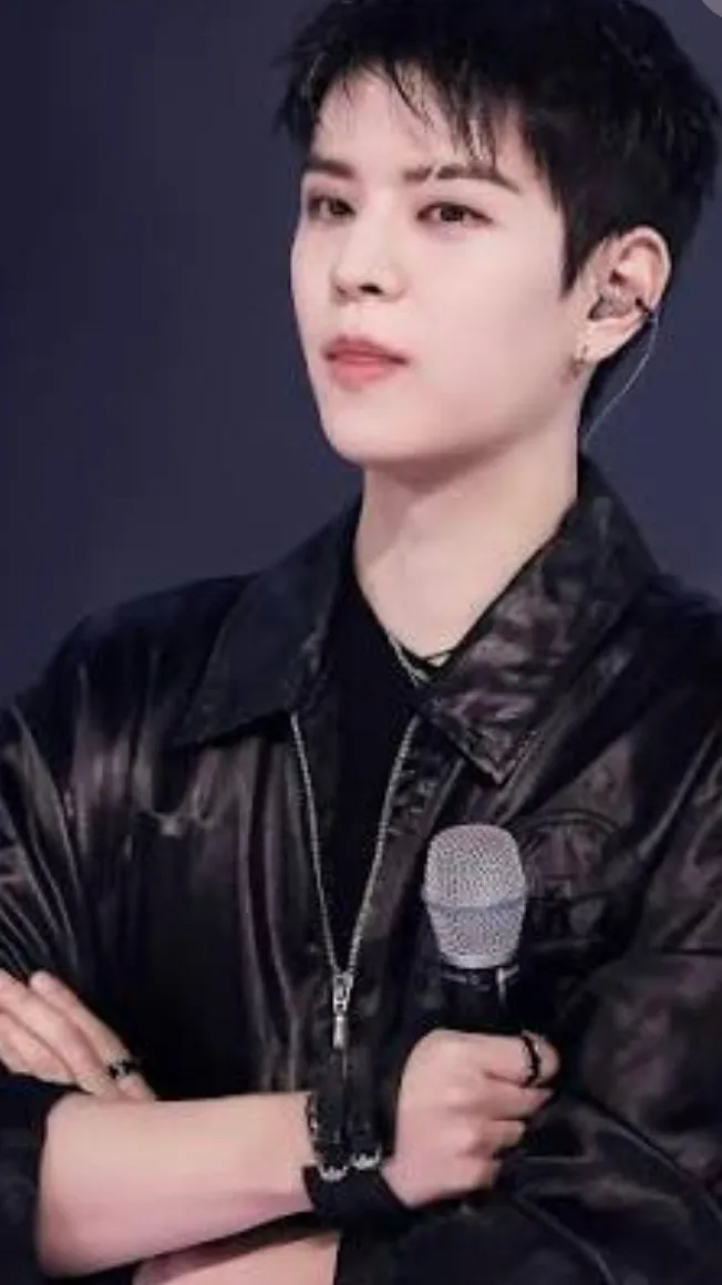 ai character: SEUNGMIN background