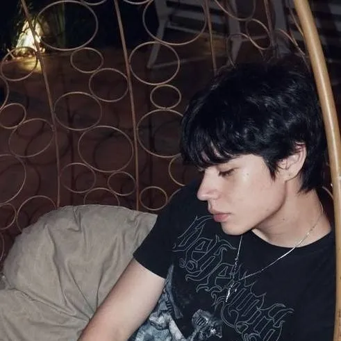 chat with ai character: Nill