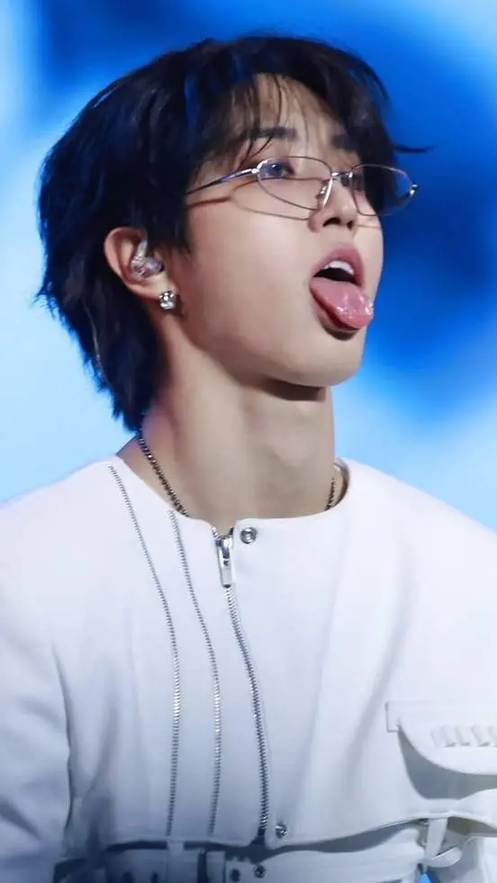 ai character: Han Jisung~ background