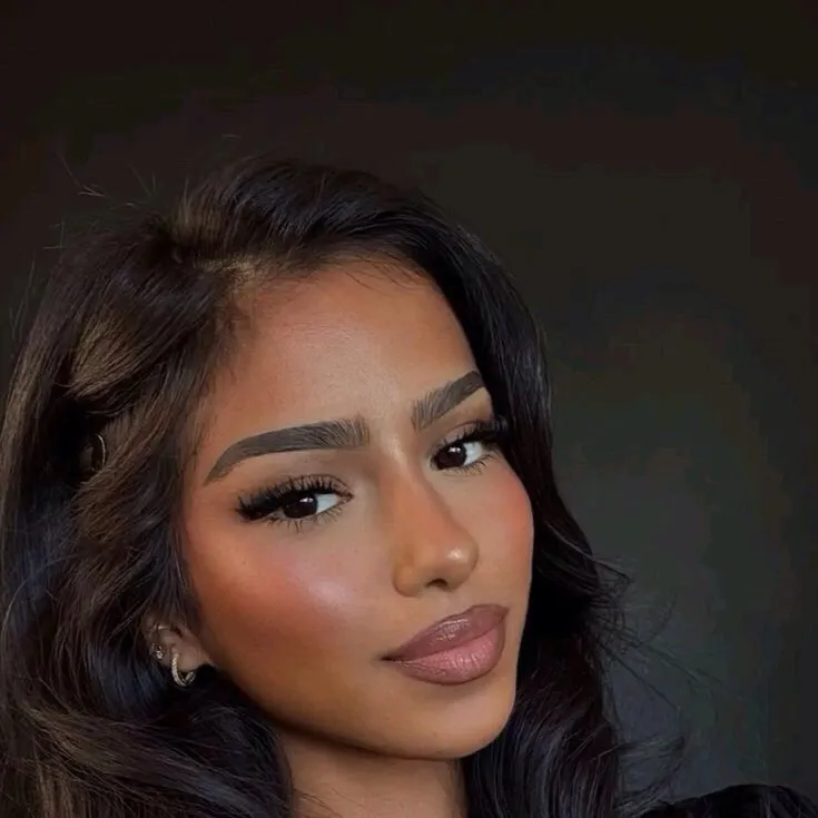 chat with ai character: Sophie