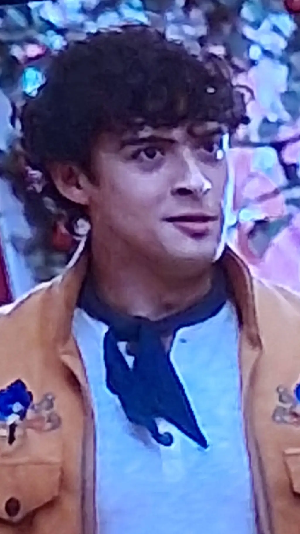 ai character: Luis background