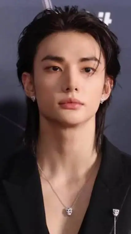 ai character: hyunjin (cheater) background