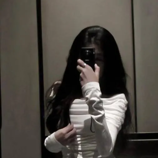 chat with ai character: Evelyn