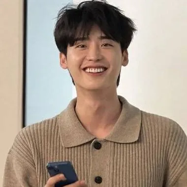 chat with ai character: Lee Jung Suk 