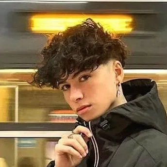 chat with ai character: Alexander