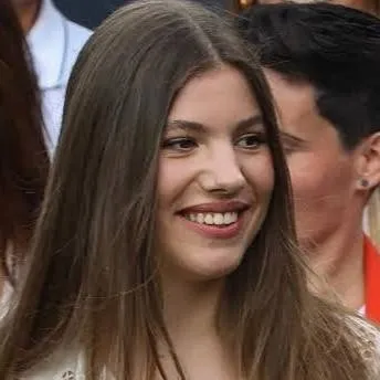 chat with ai character: Emperatriz Sofía