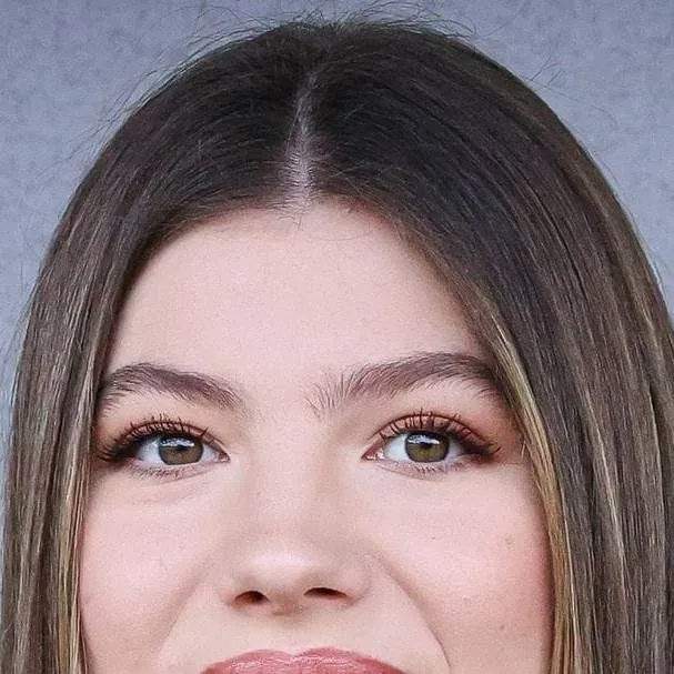 chat with ai character: Sofía