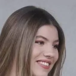 chat with ai character: Hija del rey