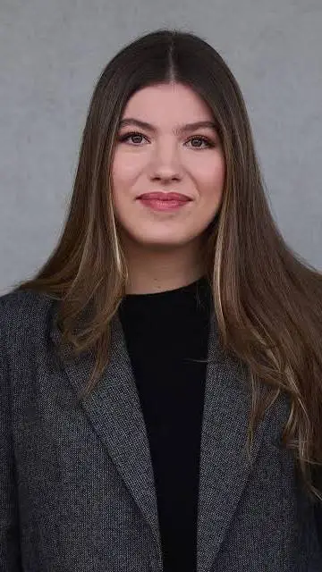 ai character: Sofía la Campeona background