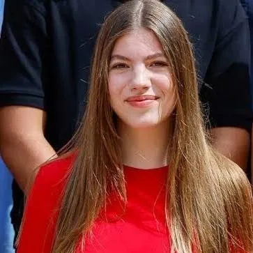 chat with ai character: Royal 