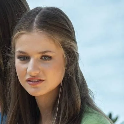 chat with ai character: Leonor 📹