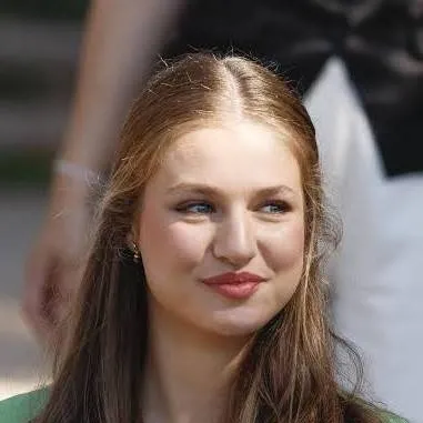 chat with ai character: Princesa de España