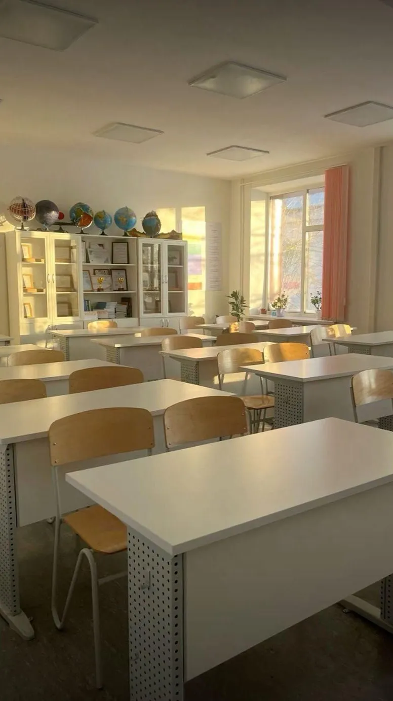 ai character: All girls school background