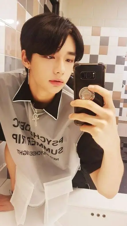 ai character: Hyunjin  background
