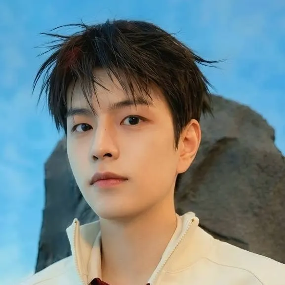 chat with ai character: seungmin celosos