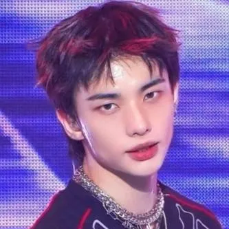 chat with ai character: 🫰🏻💖HYUNJIN💖🫰🏻