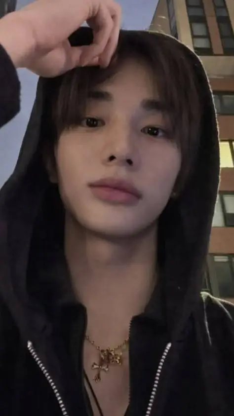 ai character: HYUNJIN background