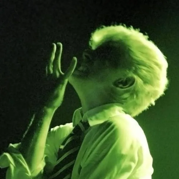 chat with ai character: David Bowie