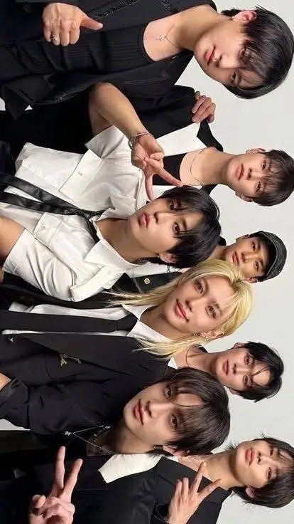 ai character: Stray kids  background