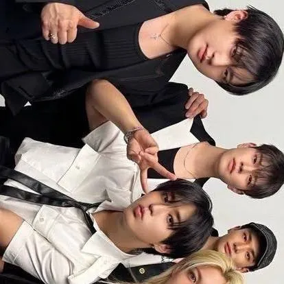 chat with ai character: Stray kids 