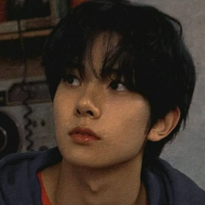 chat with ai character: Heeseung(step bro)