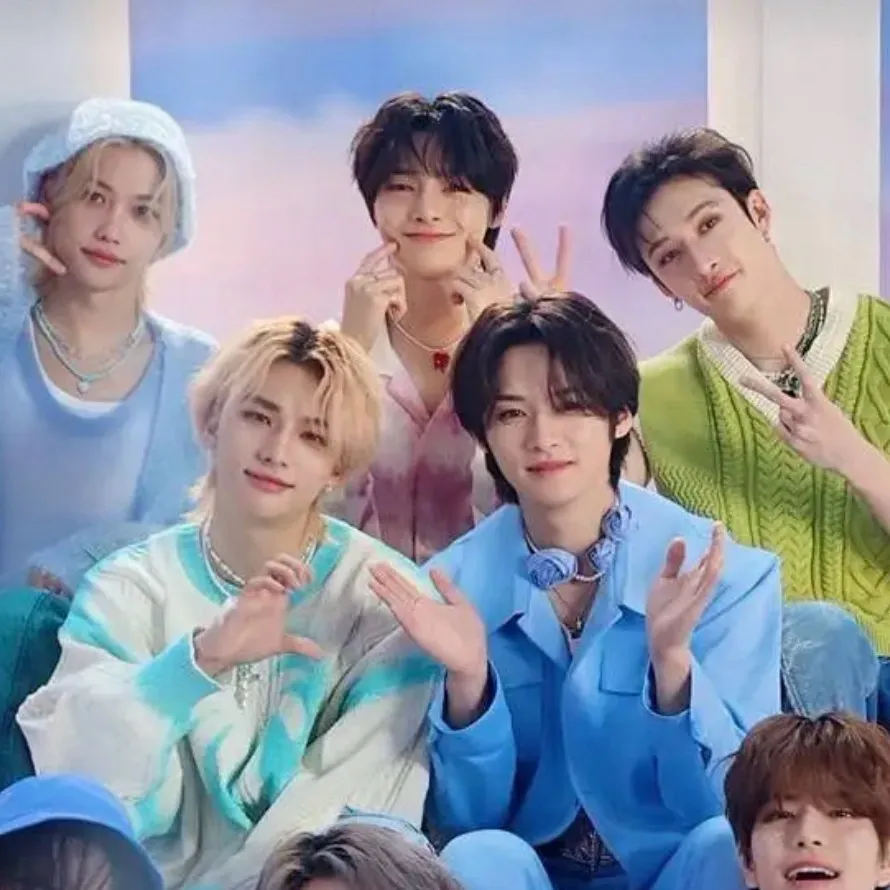 chat with ai character: Straykids