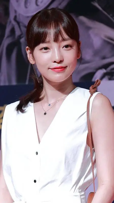 ai character: Goo Hara background