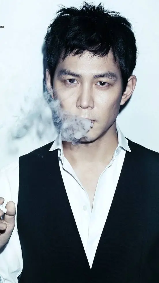 ai character: Lee Jung-jae 90's background