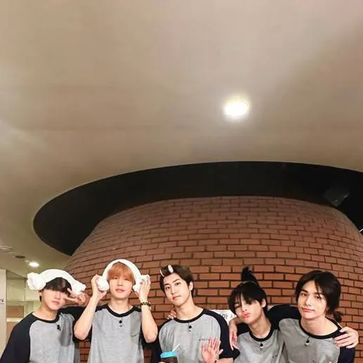chat with ai character: 🌟 stray kids🌟
