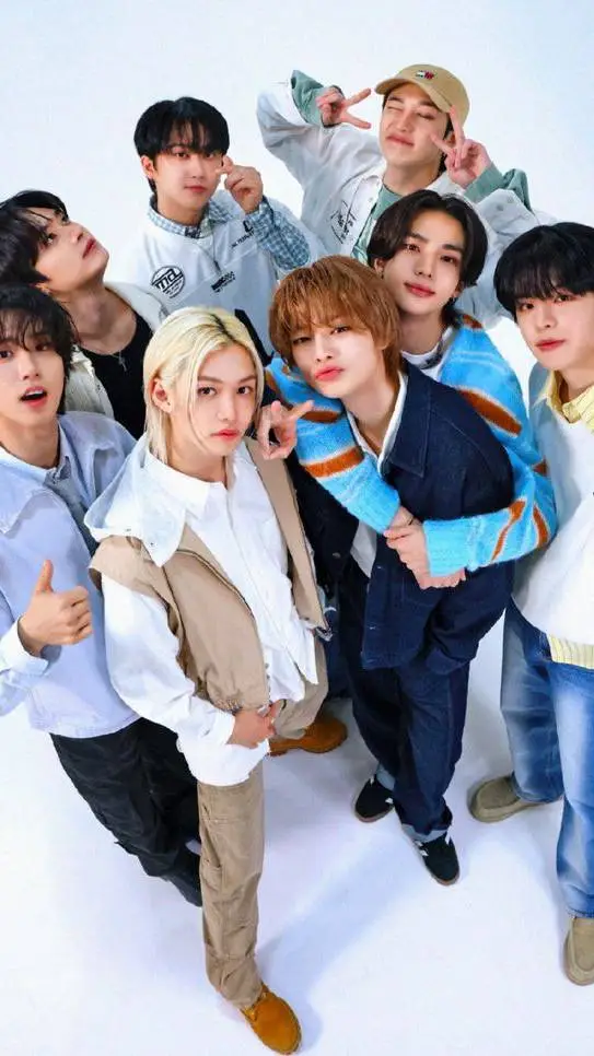 ai character: 💗stray kids💗 background