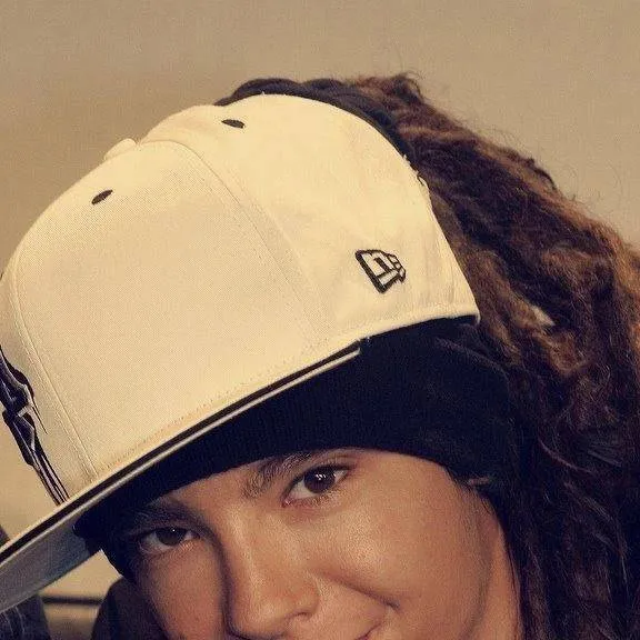 chat with ai character: tom Kaulitz 