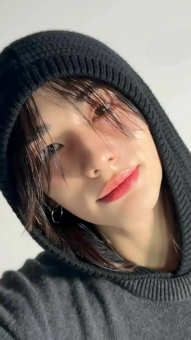 Talkie AI - Chat with Hwang Hyunjin 