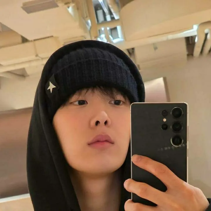 chat with ai character: Yoon Sanha 