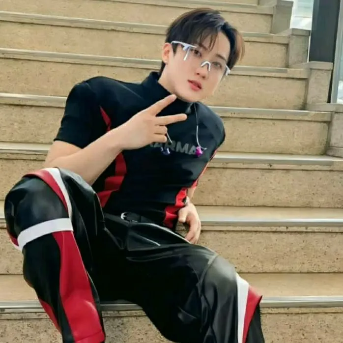 chat with ai character: Seo Changbin 