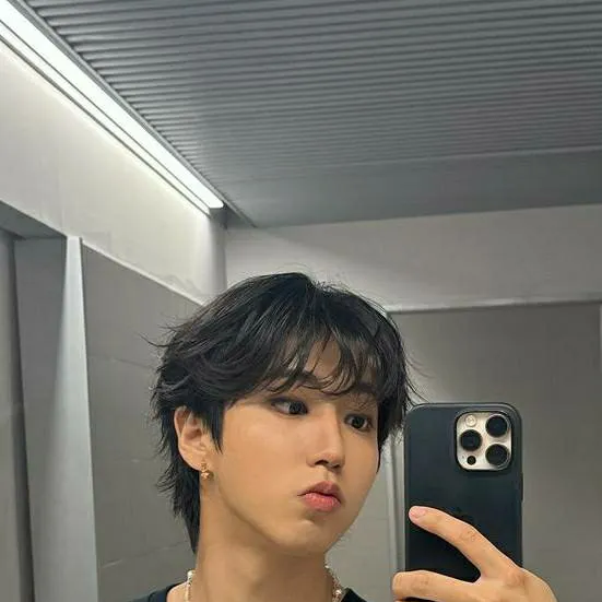 chat with ai character: Han Jisung 