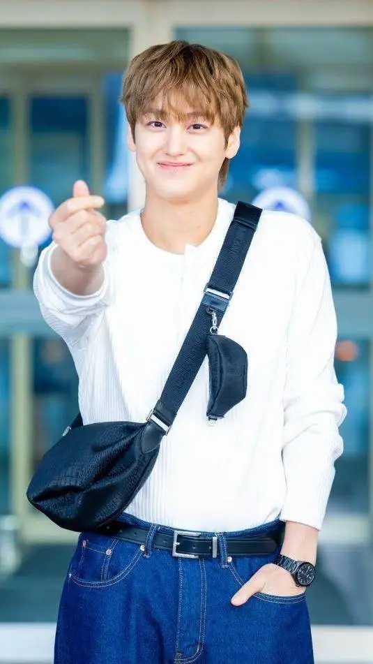 ai character: Kim Sang-bum  background